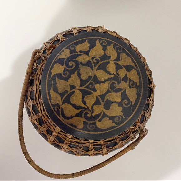 Vintage Hand Made Asian Basket with handle and lid - Picture 6 of 13